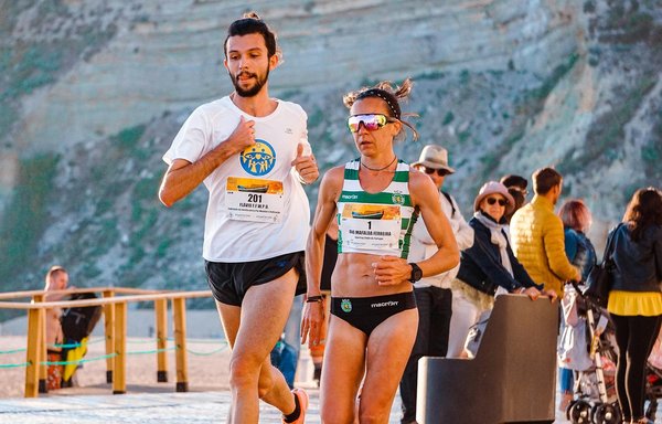 Boule derrière l'oreille : causes et quand s'inquiéter